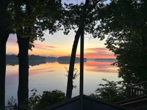 Beautiful 1BR lake cottage, fenced prop, pet safe. Swimming beach next to home. - Image 5