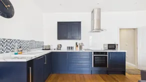 Sea Legs - 2 Bedroom Apartment - Tenby - Image 3