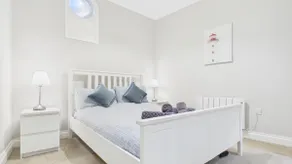 Sea Legs - 2 Bedroom Apartment - Tenby - Image 5