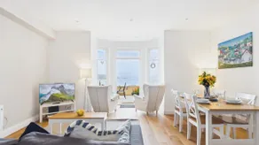 Sea Legs - 2 Bedroom Apartment - Tenby - Image 2