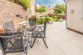 Bright and modern extension with ensuites - Image 3