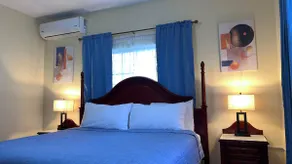 Cosy Runaway Bay 2BR | AC Rooms & Sea View - Image 3