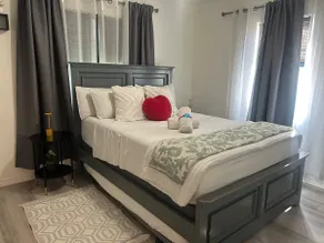 9 Guest, 2 BR, Near SoFi, & amusement parks - Image 2