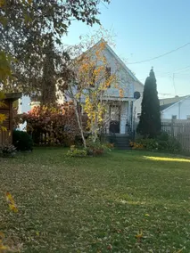 Entire detached 3-bedrooms cute home in Cornwall area - Image 2