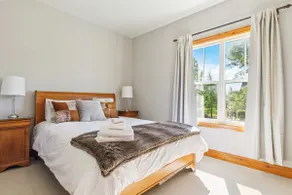 3 BDR Mountain View Home in Family Neighbourhood - Image 4