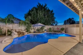 Sunny FREE Heated Pool & Lush backyard home - Image 5