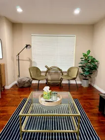 2 Bedroom Home 5 Minutes from ID, Capitol Hill - Image 3