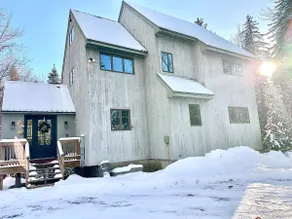 Cozy Chalet 5mins from Okemo, SAUNA JACUZZI HOT TUB - Image 4