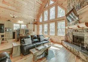 Perfect Family Cabin: Hot tub, Game Room & Firepit - Image 2