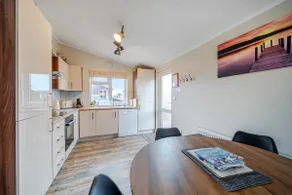 2 Bed Cabin - Sleeps 4 - Pets - 5 min to Beach - Image 4