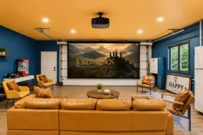 4500sf Grand Pond Villa| Hottub Sauna Theater Pool - Image 3