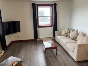 Spacious rental unit (2) - Image 4
