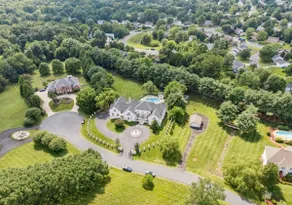 Glamourous Great Falls Mansion - Image 4