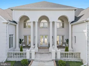Glamourous Great Falls Mansion - Image 3