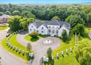 Glamourous Great Falls Mansion - Image 2