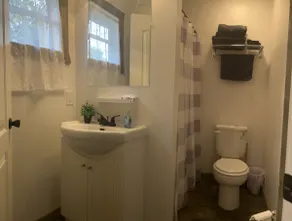The Cubby Hollow w hot tub in the quaint village of Aurora - Image 5