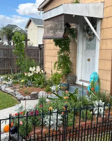 “ THE CURATED”Vintage duplex near DT - Image 3