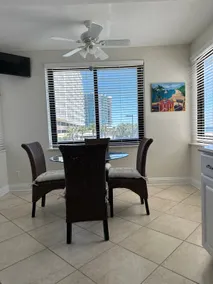 First floor, corner unit and beautiful beach views - Image 4