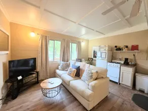 #03 - Fantastic Lakeside Studio Cottage- Pet Friendly - Image 3