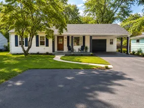 Renovated Lakeview Ranch | Near Goguac Lake - Image 2