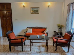 Elegant 2BHK Heritage Apartment–Bathtub & Balcony - Image 2