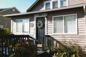 Luxe Girls Trip Lake/GOTL/Deck/Fire Pit Sleeps 8 - Image 3