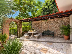 La Villa Palmier - Spacious 3BR Home - Quiet & Air-Conditioned - Image 3