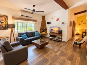 La Villa Palmier - Spacious 3BR Home - Quiet & Air-Conditioned - Image 2