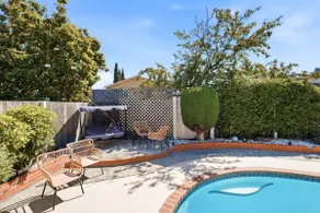 Spacious Pool Retreat for 12 - Image 2