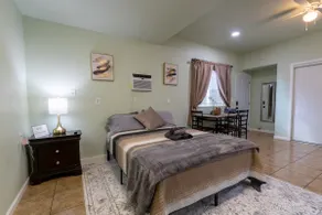 Bright & Spacious Studio w/Parking + Laundry - Image 5