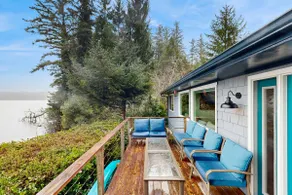 Lakefront dream with private hot tub, dock, kayaks - Image 2