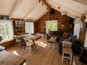Traditional Mountain Cabin by Trolltind - Image 3