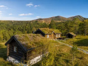 Traditional Mountain Cabin by Trolltind - Image 4