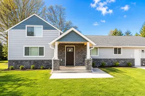Beautiful like new home with a large hot tub in a quiet neighborhood on Acreage. - Image 4