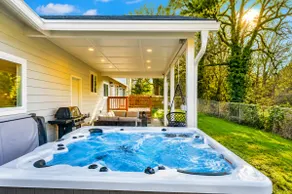 Beautiful like new home with a large hot tub in a quiet neighborhood on Acreage. - Image 3