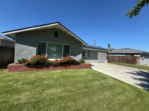 Newly Renovated 4B/2Bth Great Spot for Work or Fun - Image 2