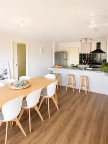 Modern family beach escape, easy walk to beach - Image 4