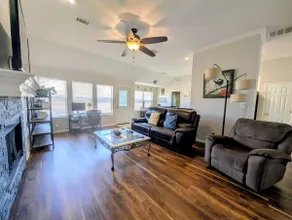 Quiet Cul-de-Sac Home: Huge Yard + Ample Parking - Image 2