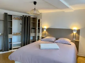 Charming 3-bedroom apartment in the heart of town + parking (meal option) - Image 5