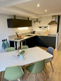 Charming 3-bedroom apartment in the heart of town + parking (meal option) - Image 3