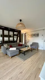 Charming 3-bedroom apartment in the heart of town + parking (meal option) - Image 2
