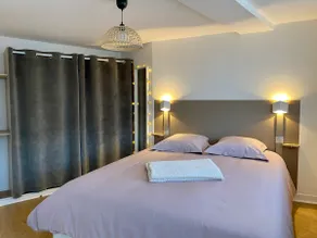 Charming 3-bedroom apartment in the heart of town + parking (meal option) - Image 4