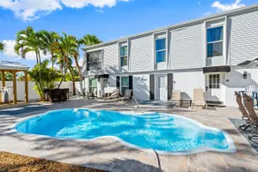 Siesta Shores: Shoreline Suite - King bed - Pool! - Image 3