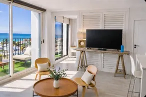 LAFFY VISTA Lovely Terrace Prime Location Kingbed - Image 2