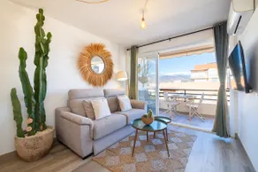 Sea & Mountain Views• Beach 2 Min Walk•Local Charm - Image 2