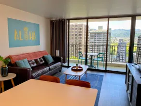 Waikiki Banyan Pineapple Suite - Image 4