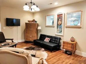 The apARTment/ historic railroad inn, pet-friendly - Image 3