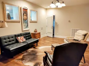 The apARTment/ historic railroad inn, pet-friendly - Image 4
