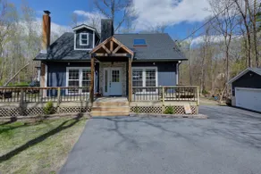 Chalet-Style Cabin in the Poconos/ Bushkill Falls. - Image 2