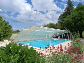Cottage with pool - Image 2